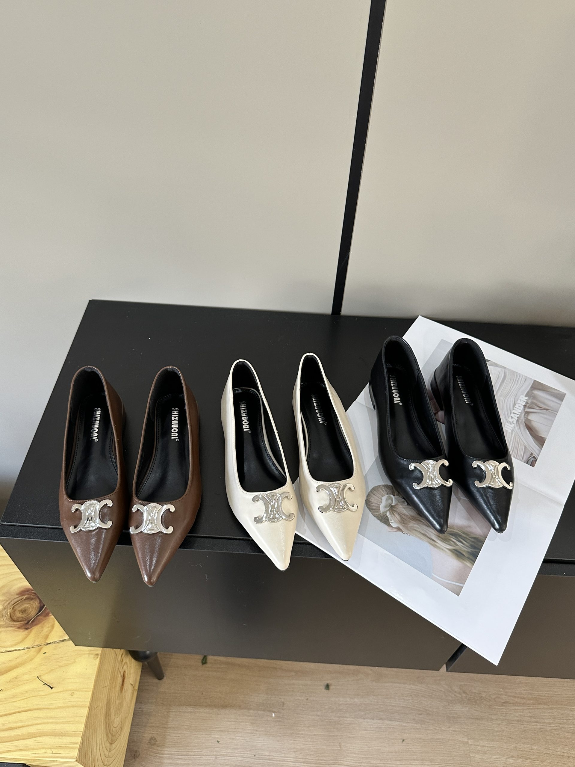 SIZHUONI Women's Pointed Toe Retro Flats 2024 Spring New Style Low Heel Comfortable Slip-On Shoes