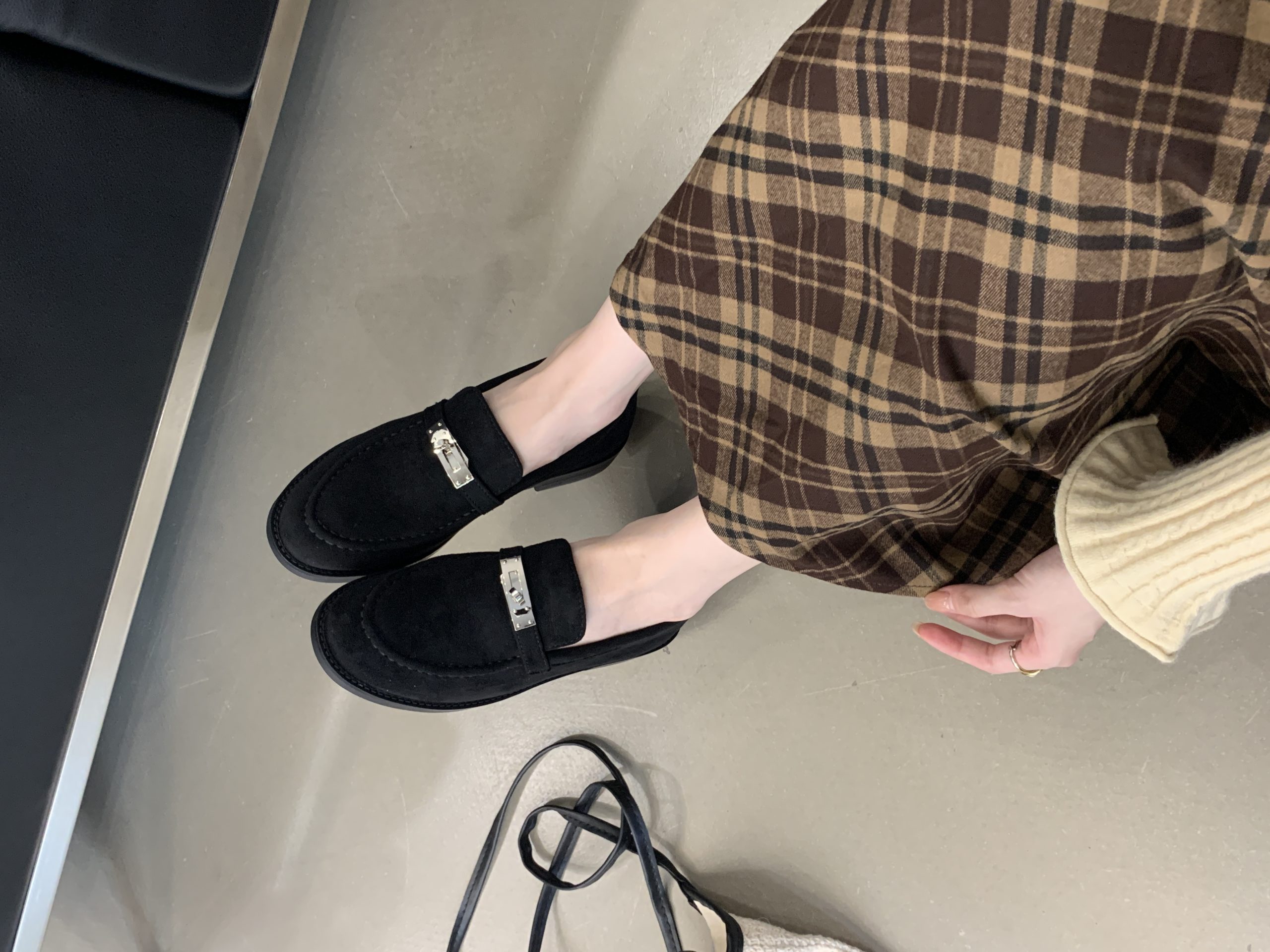 1725353651188_774514.jpg 2024 Autumn Winter Kelly Buckle British Retro Suede Slip-On Commuter Shoes for Women