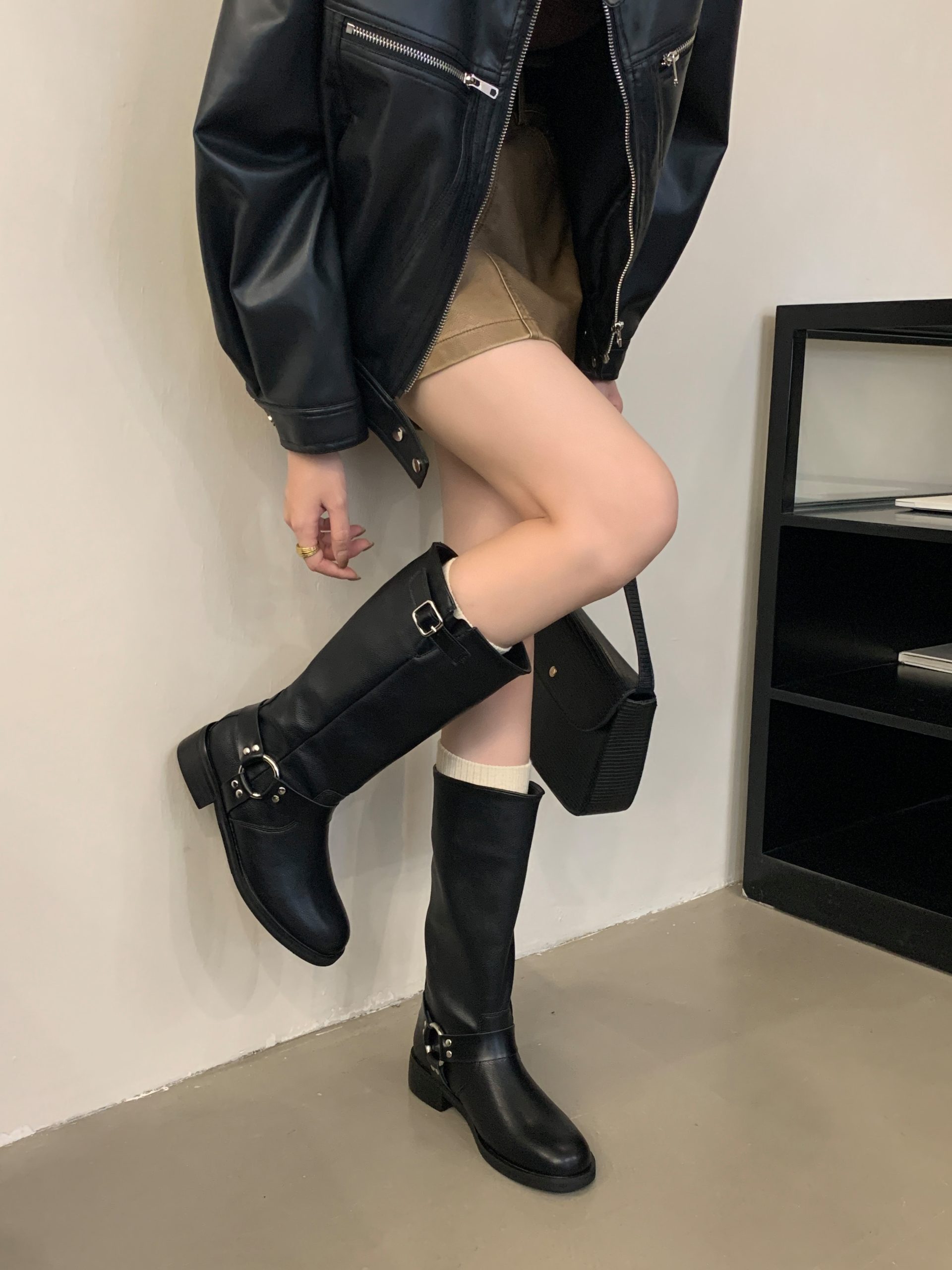 2024 Fashionable French Style Cool Casual Vegan Leather Retro Buckle Mid-Calf Riding Boots for Women