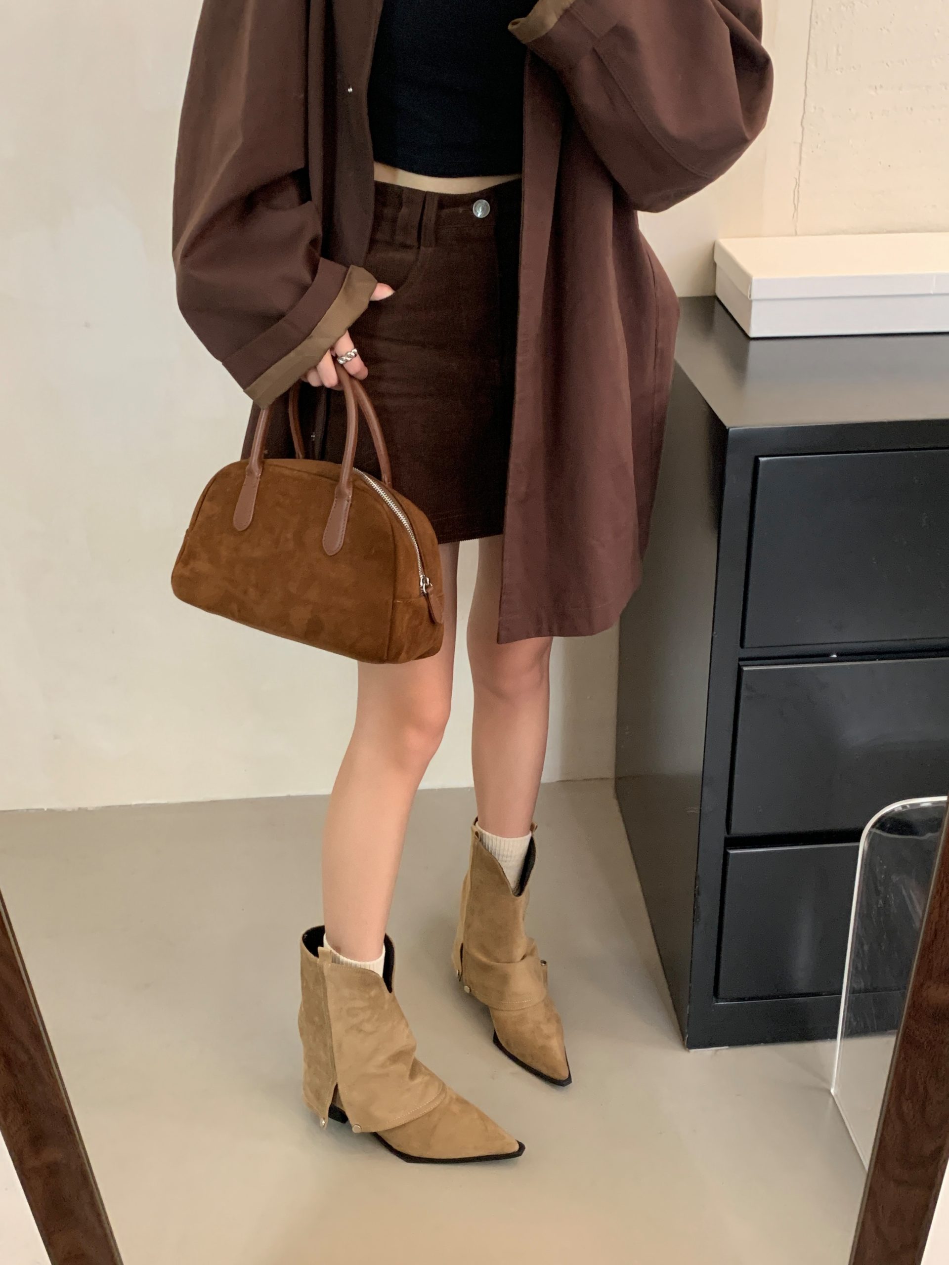 2024-new-winter-suede-chunky-heel-pointed-toe-boots-short-boots-british-retro-fashion-western-boots_1 2024 New Winter Suede Chunky Heel Pointed Toe Boots Short Boots British Retro Fashion Western Boots