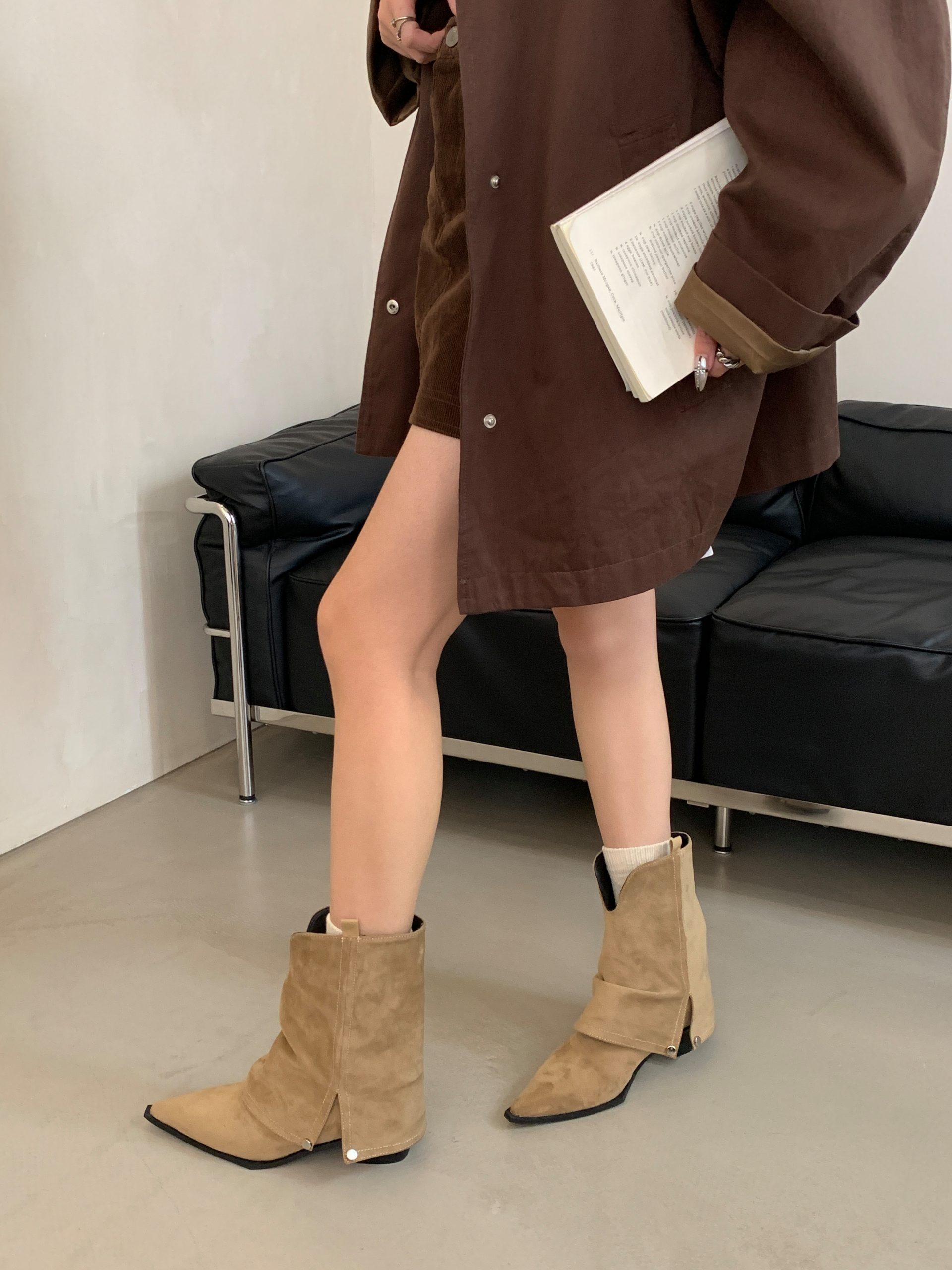 2024-new-winter-suede-chunky-heel-pointed-toe-boots-short-boots-british-retro-fashion-western-boots_2 2024 New Winter Suede Chunky Heel Pointed Toe Boots Short Boots British Retro Fashion Western Boots