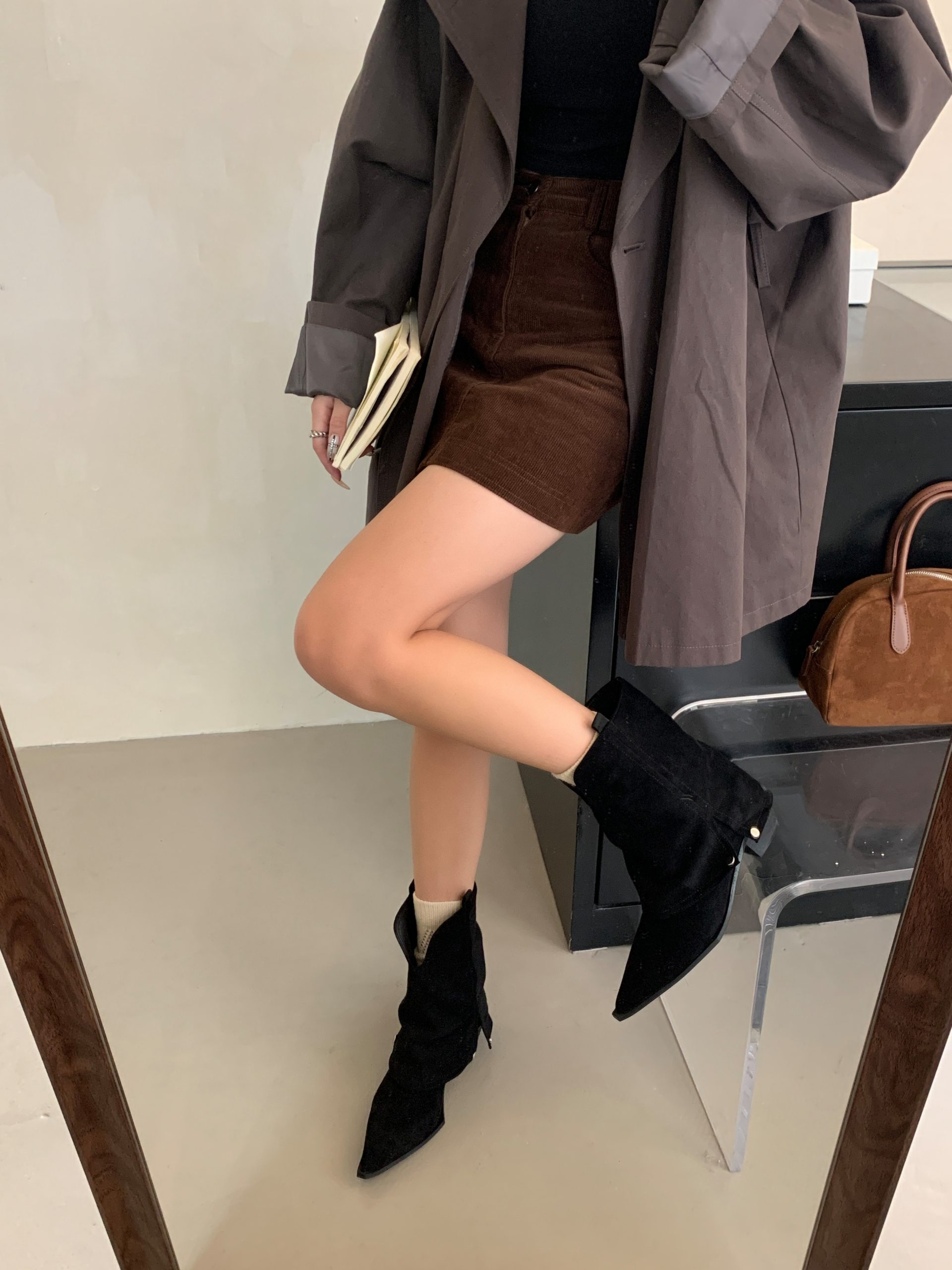 2024-new-winter-suede-chunky-heel-pointed-toe-boots-short-boots-british-retro-fashion-western-boots_3 2024 New Winter Suede Chunky Heel Pointed Toe Boots Short Boots British Retro Fashion Western Boots