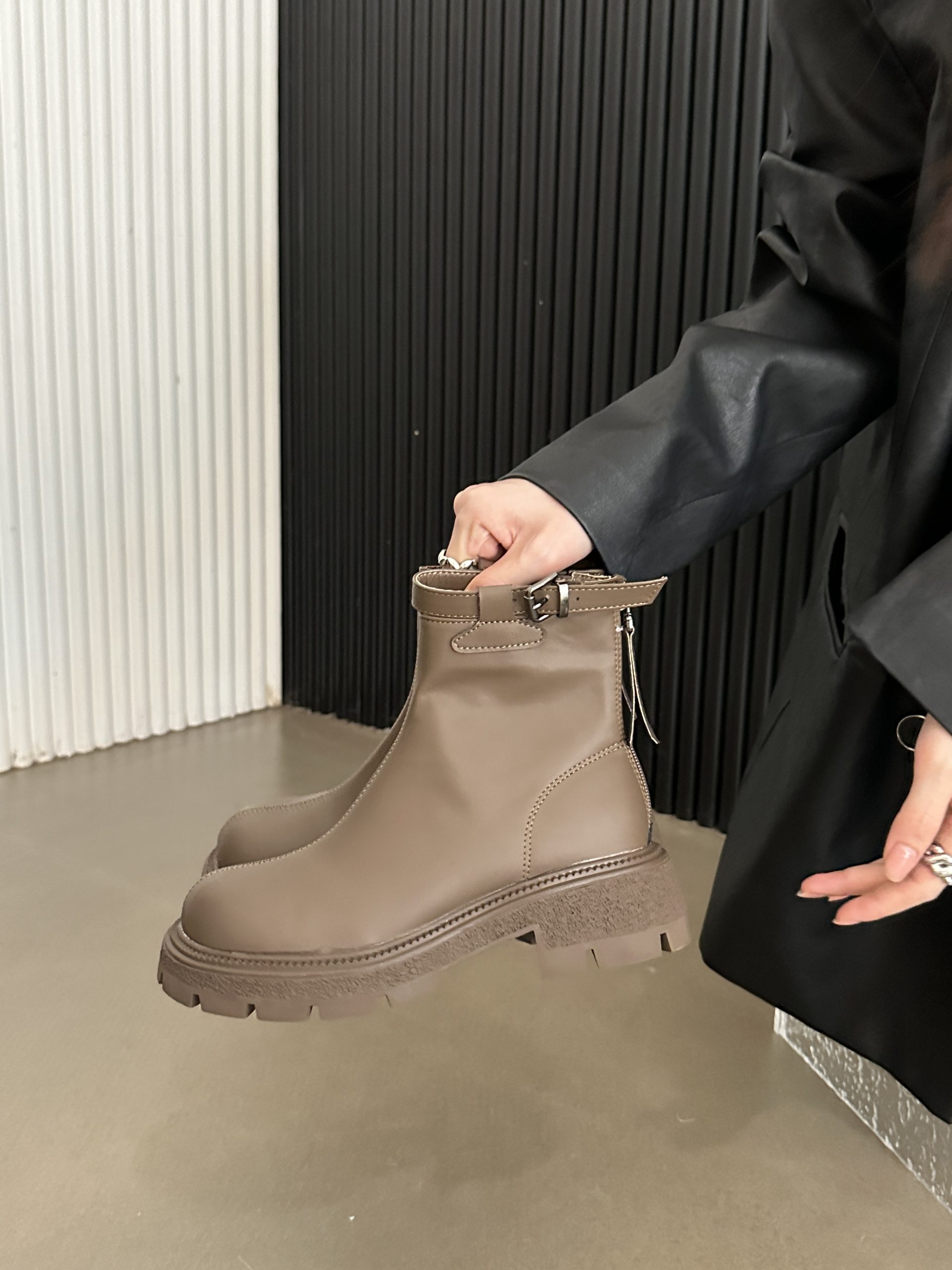 Crape Myrtle 2024 Winter New Side Buckle Thick Sole Chunky Heel Slim Short Boots Women Martin Boots