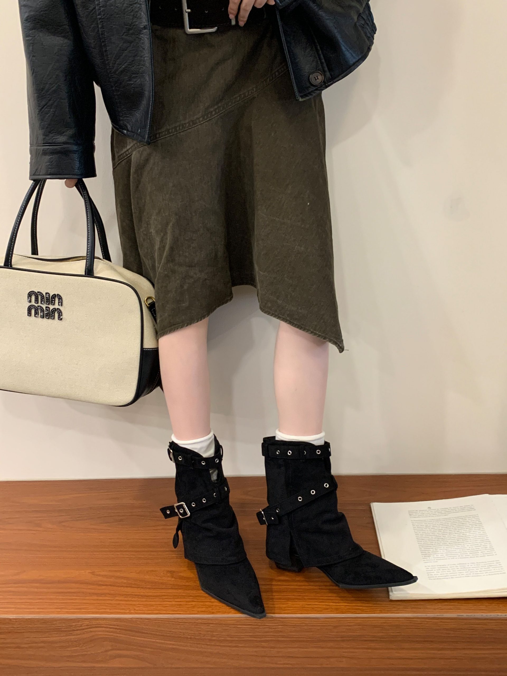 Retro Chunky Heel Mid Calf Boots for Women 2025 New Autumn Winter Fashion Pointed Toe Western Cowboy Boots with Belt Buckle