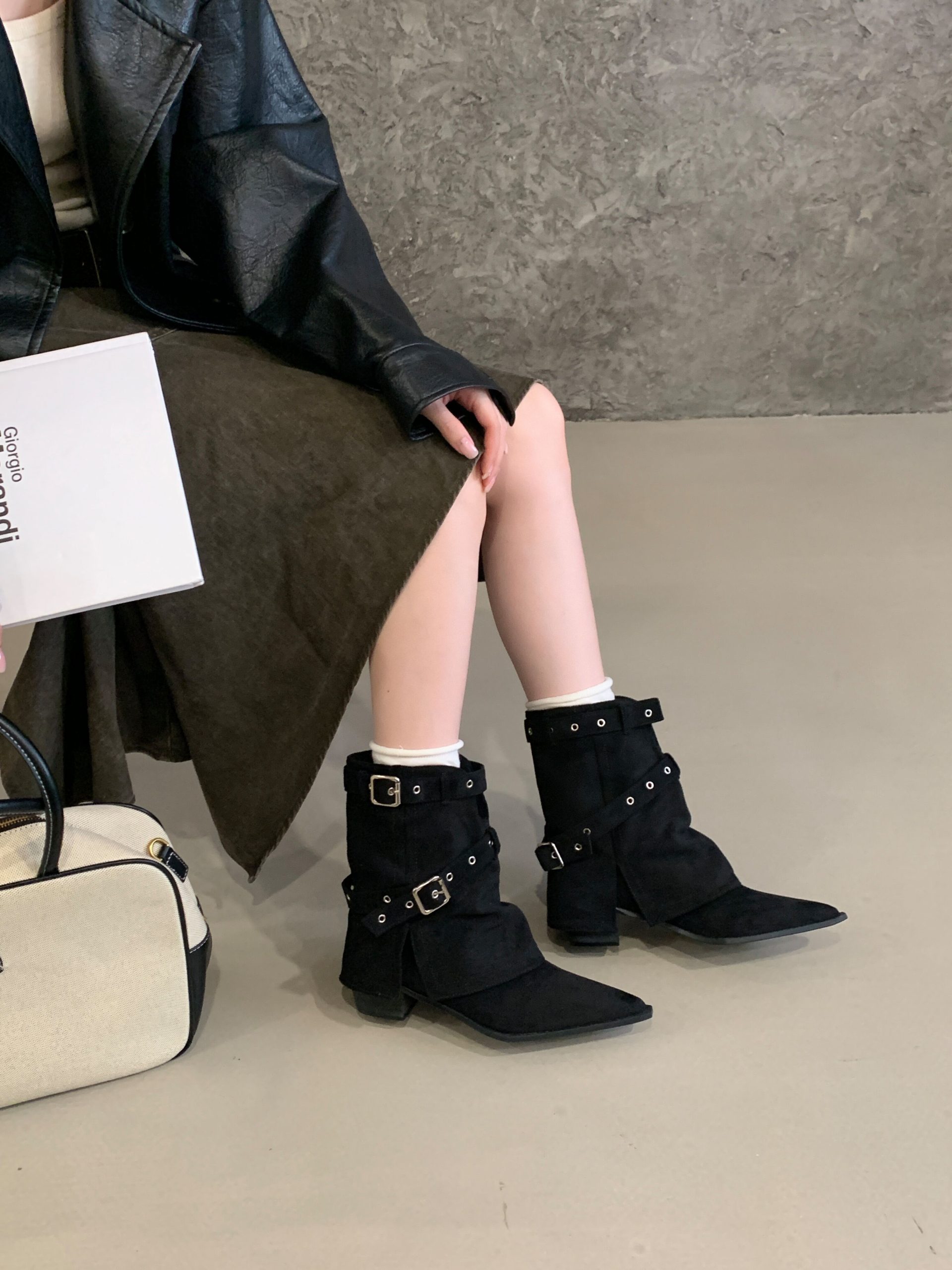 Retro Chunky Heel Mid Calf Boots for Women 2025 New Autumn Winter Fashion Pointed Toe Western Cowboy Boots with Belt Buckle