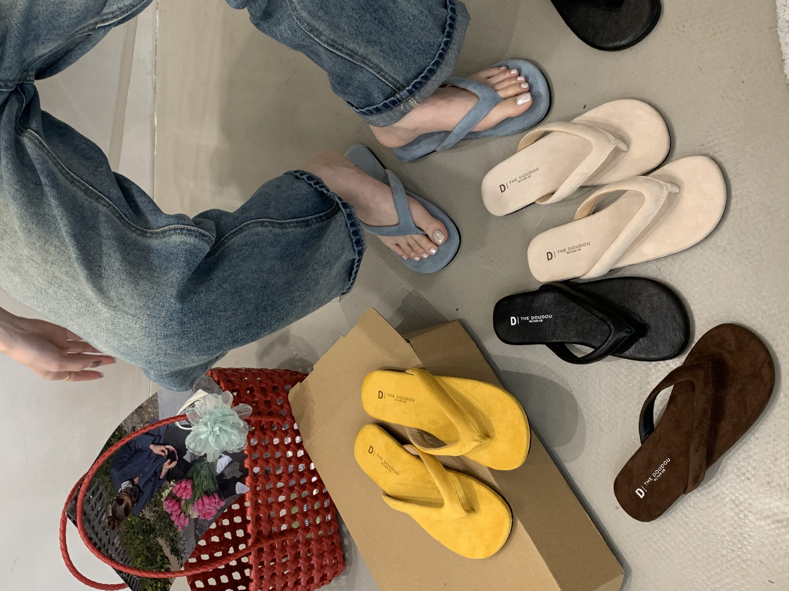 Women's Minimalist Flat Beach Sandals 2025 New Arrival Comfortable Slippers