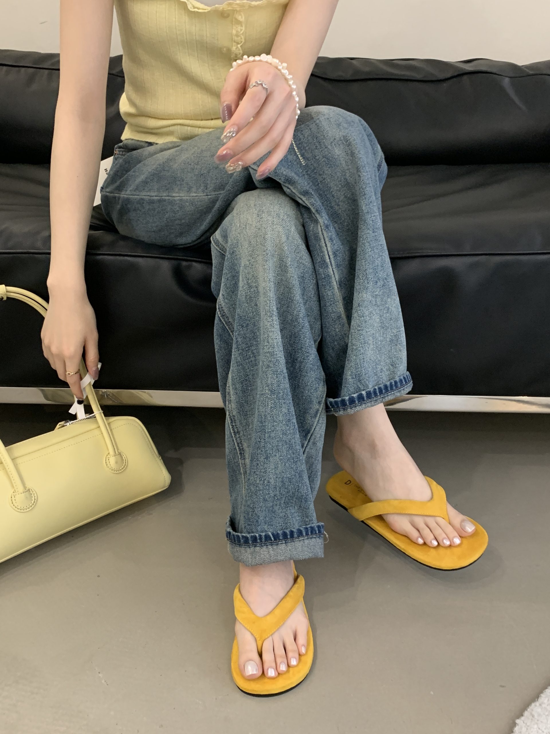 Women's Minimalist Flat Beach Sandals 2025 New Arrival Comfortable Slippers