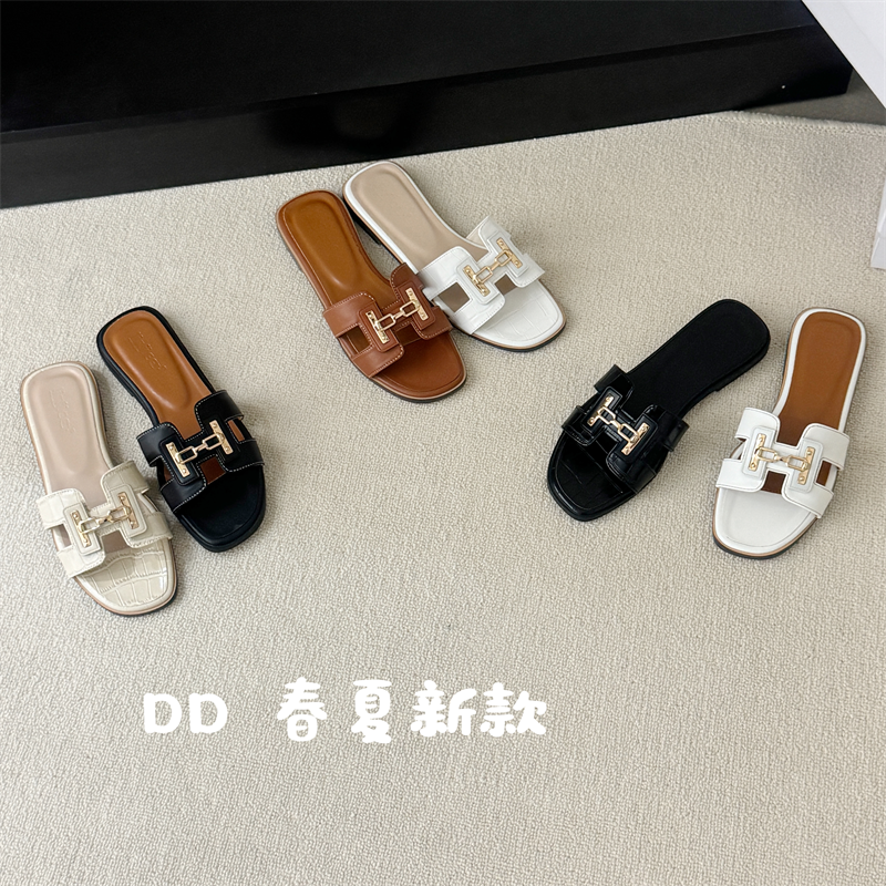 Women's Summer Fashion Flat Leather Slippers with Woven Straw Design Square Toe Beach Sandals for Vacation